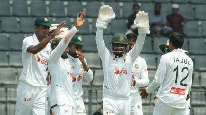 ইতিহাস গড়া থেকে মাত্র ৩ উইকেট দূরে বাংলাদেশ