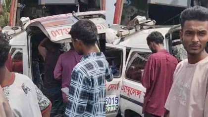 ফরিদপুরে বাস-অ্যাম্বুলেন্স মুখোমুখি সংঘর্ষ, ৫ জনের মৃত্যু