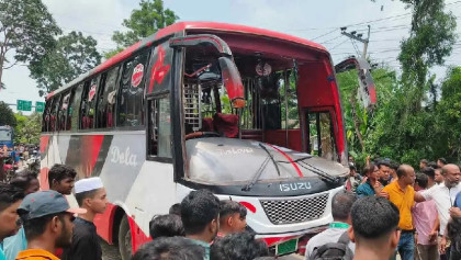 মোটরসাইকেলকে বাসের চাপা, নিহত ৫