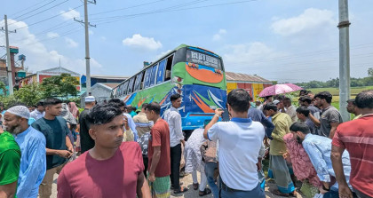 বাসচাপায় অটোরিকশায় থাকা মা-দুই মেয়ে নিহত