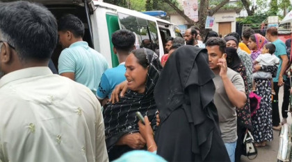 পিকআপের ধাক্কায় মা-ছেলেসহ নিহত ৩
