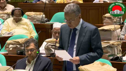 ৫৫তম জাতীয় বাজেট উপস্থাপন করছেন অর্থমন্ত্রী আমির খসরু