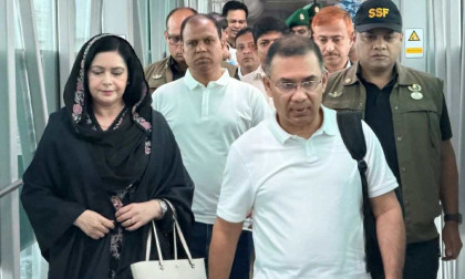 সপরিবারে কক্সবাজার পৌঁছেছেন প্রধানমন্ত্রী