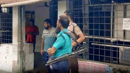খুলনায় মসজিদে ঢুকে গুলি চালাল দুর্বৃত্তরা, দুইজন গুলিবিদ্ধ