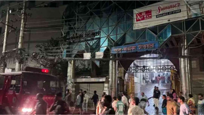 কাঁটাবনের আল বারাকা টাওয়ারে আগুন, প্রাণ গেল ২ জনের