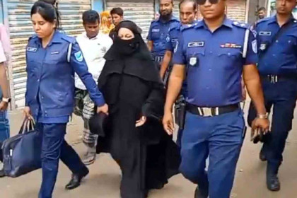 ঘুমের ওষুধ খাইয়ে স্বামীকে গলাকেটে হত্যা, নারায়ণগঞ্জে স্ত্রী আটক