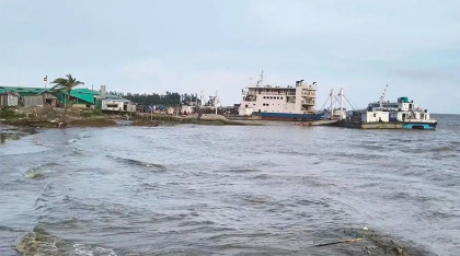 হাতিয়ার সঙ্গে সারাদেশের নৌ চলাচল বন্ধ