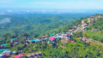 ভারী বৃষ্টি ও পাহাড়ি ঢলে সাজেকে আটকা ৫ শতাধিক পর্যটক, বন্ধ পর্যটনকেন্দ্র