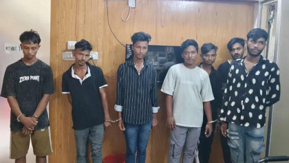 ডাকাতির প্রস্তুতিকালে আদাবরে অস্ত্রসহ ৭ ছিনতাইকারী গ্রেফতার