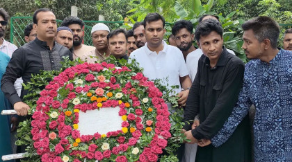 শহীদ আবু সাঈদের কবরে ছাত্রদল সভাপতির শ্রদ্ধা নিবেদন