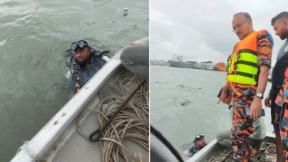 বুড়িগঙ্গায় লঞ্চের ধাক্কায় ট্রলারডুবে নিখোঁজ ২