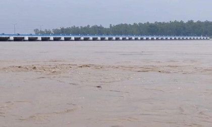 বিপৎসীমার দ্বারপ্রান্তে তিস্তা, নিম্নাঞ্চলে প্লাবনের শঙ্কা