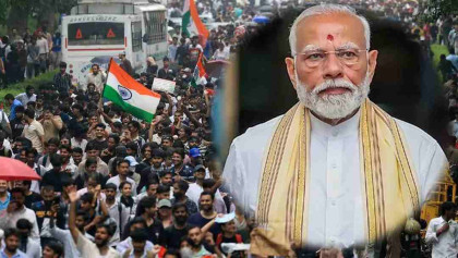শিক্ষার্থীদের বিক্ষোভে উত্তাল দিল্লি, প্রশ্নফাঁসকারীদের বিরুদ্ধে কঠোর অবস্থানে মোদি
